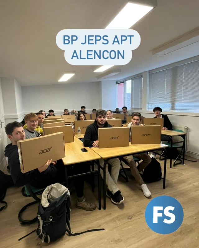 🚨BP JEPS APT ALENCON 🚨

Ils sont heureux nos stagiaires après avoir reçu leur dotation !
Prêts pour appréhender au mieux les échéances à venir ! 😊
@cfasat.normandie 

#bpjepsapt #educateursportif #apprentissage #sportsolidaire #sportpourtous