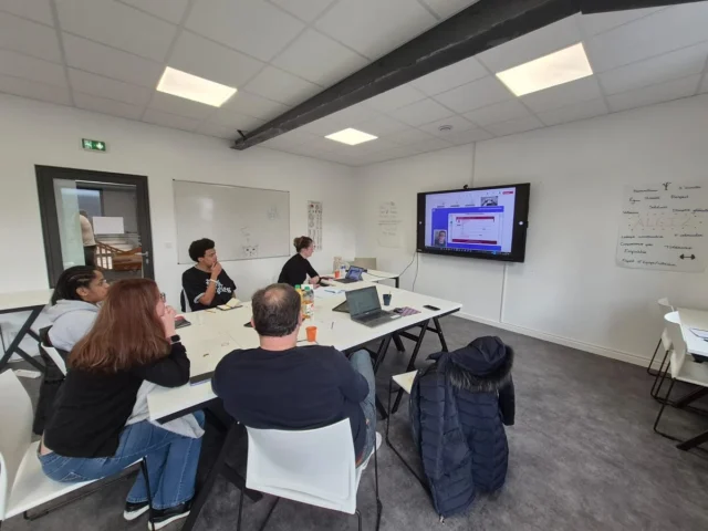 🚨COPIL TITRE PRO NÉGOCIATEUR TECHNICO COMMERCIAL 🚨 

Un temps d’échange riche qui permet de dynamiser notre démarche d’amélioration continue !

Merci à tous (apprentis, équipes pédagogiques  et employeurs ) de se rendre disponibles pour avancer dans la même direction : une formation de qualité au service de la réussite de nos apprenants ! 

Merci au @cfasat.normandie pour son accompagnement  de qualité ! 

#apprentissage
#commercial 
#marketingsportif 
#avenirprofessionnel 
#sport